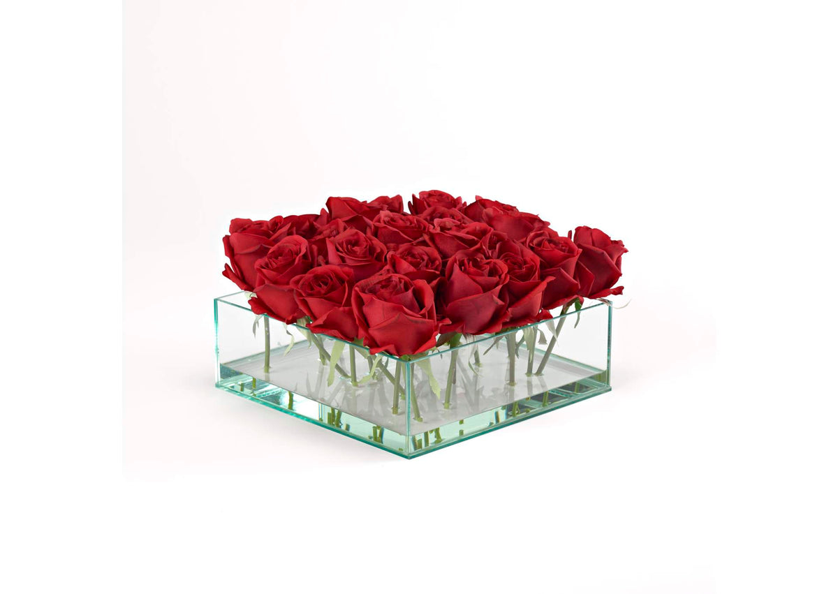212192 Red Roses in Square Aquarium Glass