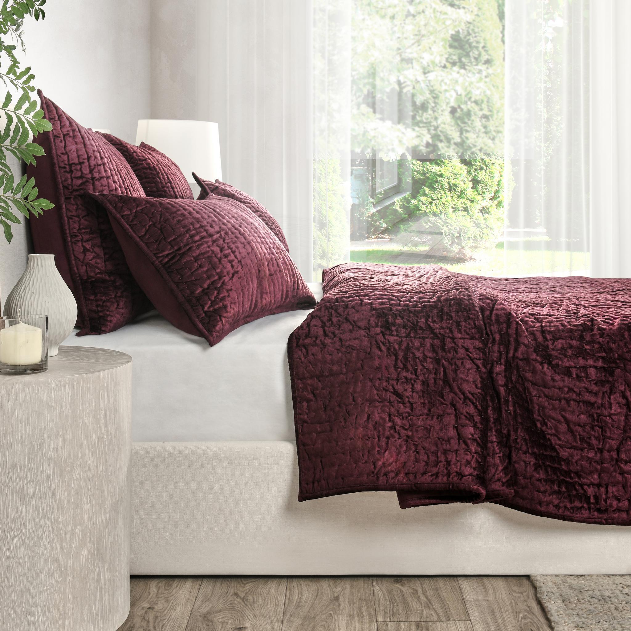 Bari Velvet Port Queen Quilt — view 4
