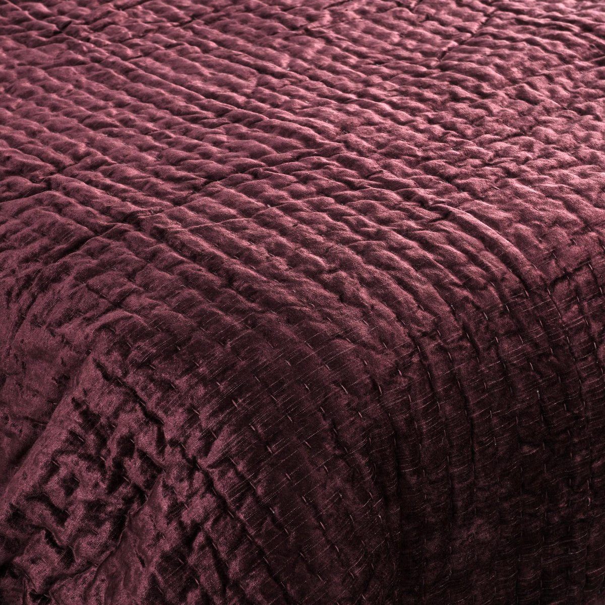 Bari Velvet Port Queen Quilt — view 5