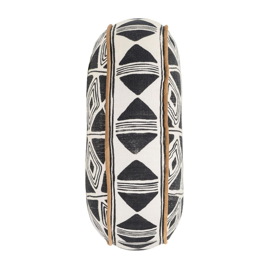 RO Nubia Black/White 18 Round Pillow — view 3