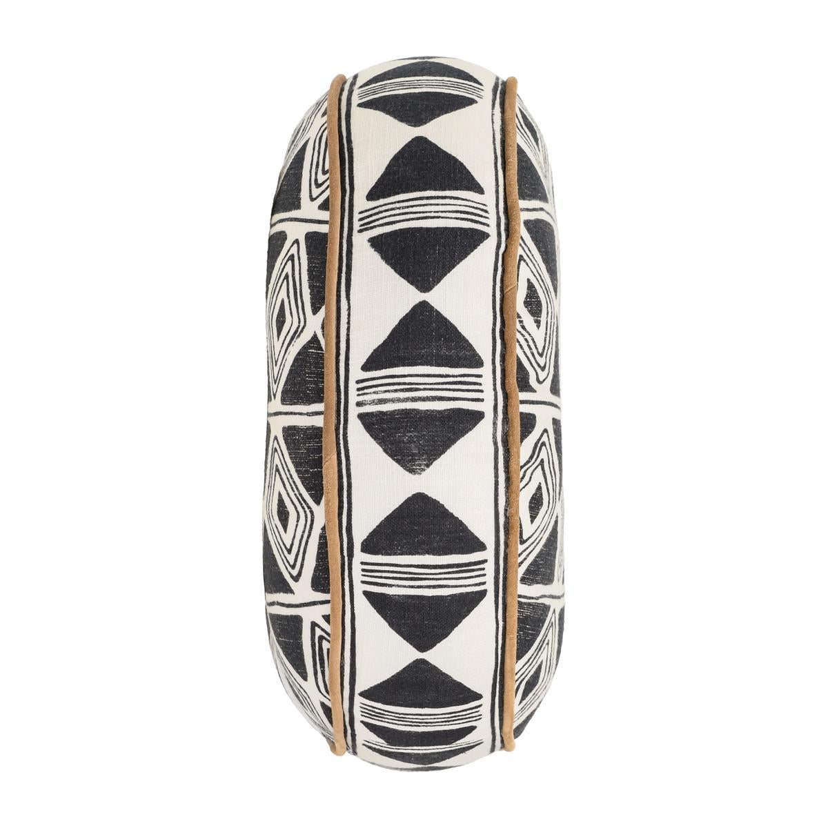 RO Nubia Black/White 18 Round Pillow — view 3