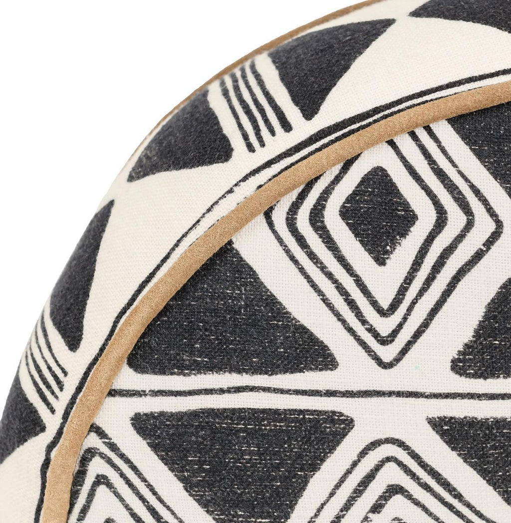 RO Nubia Black/White 18 Round Pillow — view 5