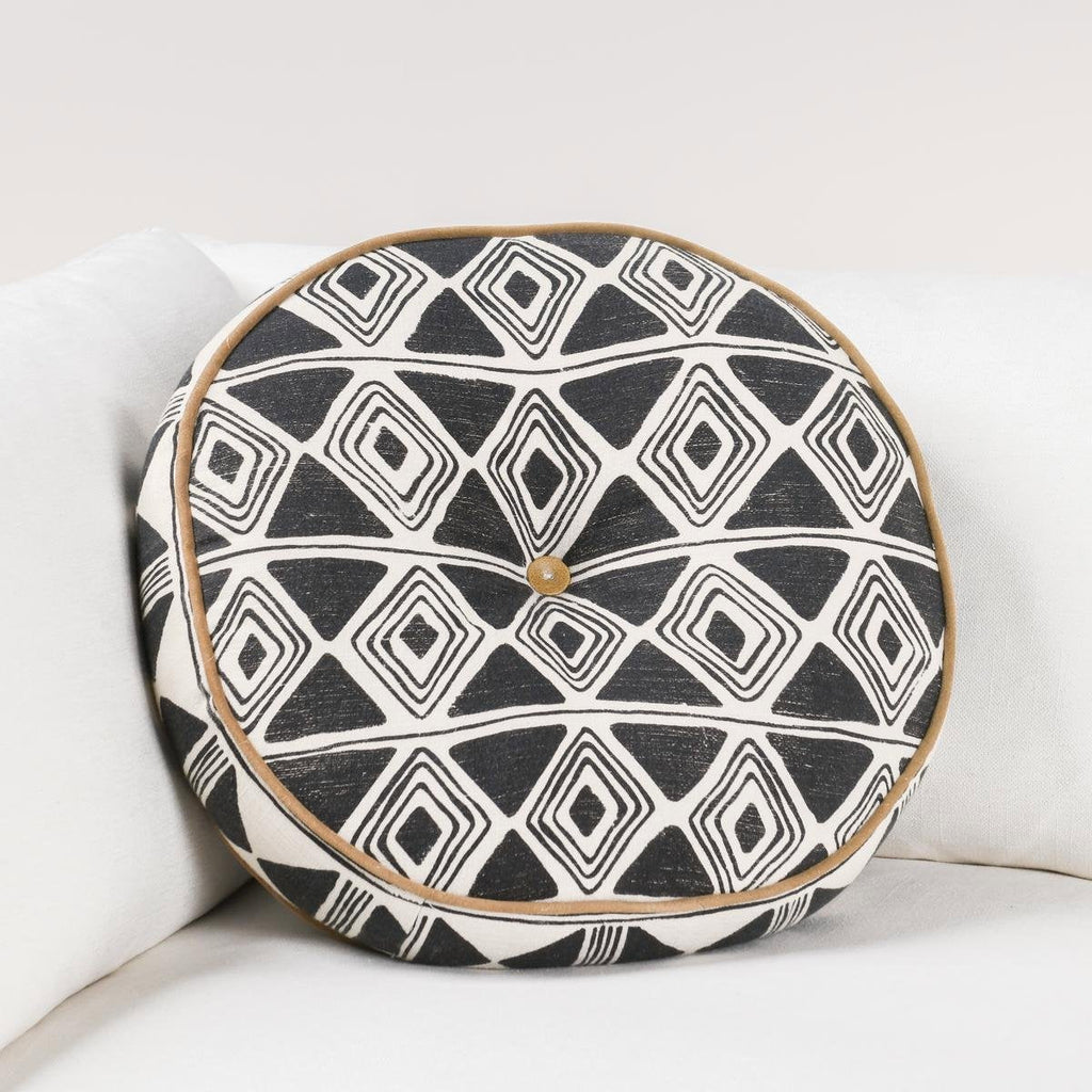 RO Nubia Black/White 18 Round Pillow — view 2