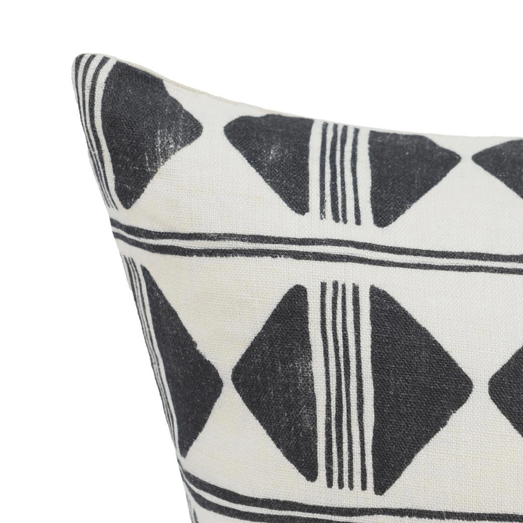 RO Nubia Black/White 22x22 Pillow — view 5